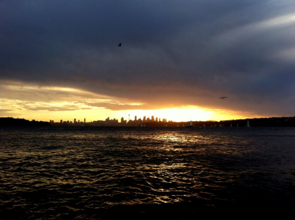 แสงทองช่วงเย็นจากมุมนี้จะเห็นตัวเมือง Sydney ครับ :grin: