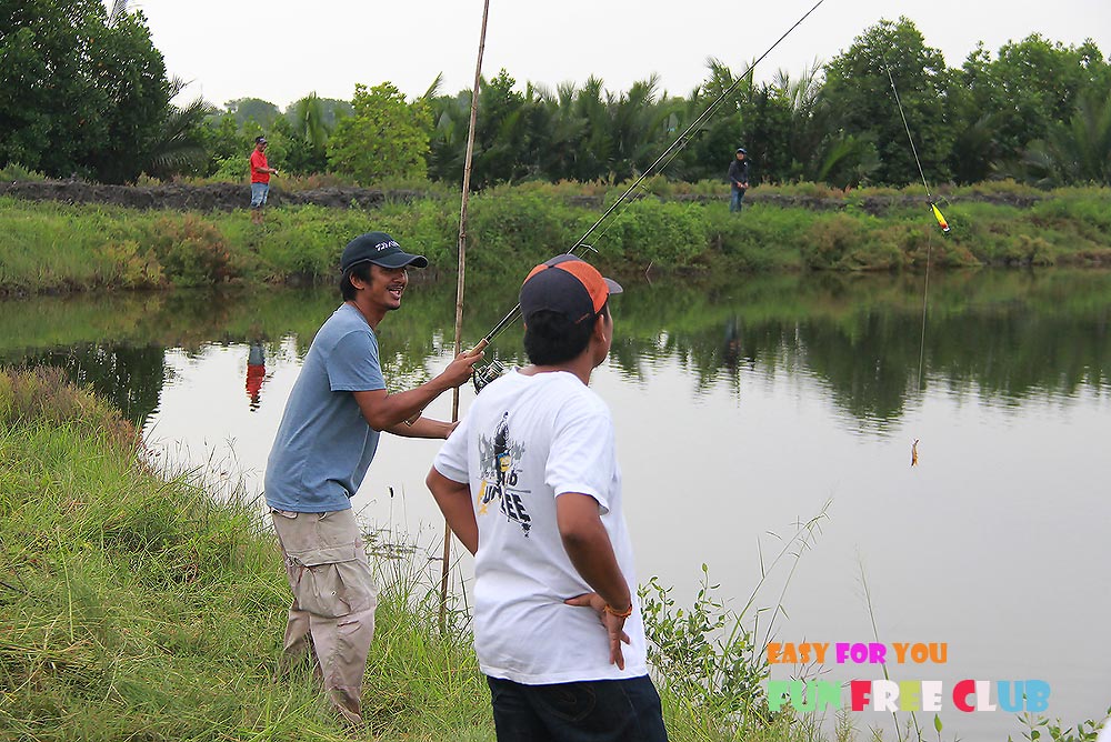 

ป๊อบพ้วงกุ้ง         พี่โก้นำเสนอ         :laughing: :laughing: :laughing: