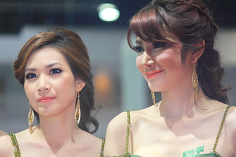 ใครสวยกว่ากัน....??..... :spineyes: