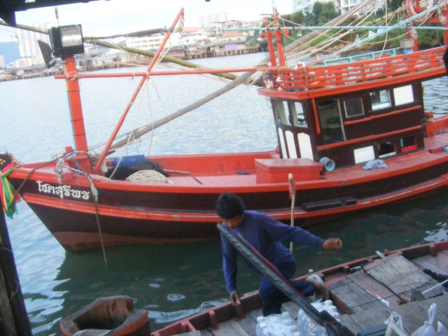 สำหรับเรือลำนี้ครับ ที่เราต้องร่วมกันใช้ชีวิต อยู่บนเรือ 1 คืน และเกือบวัน