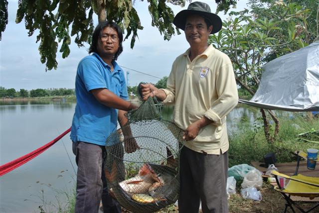 กรรมการบ่อมาขอถ่ายรูปครับ :smile: