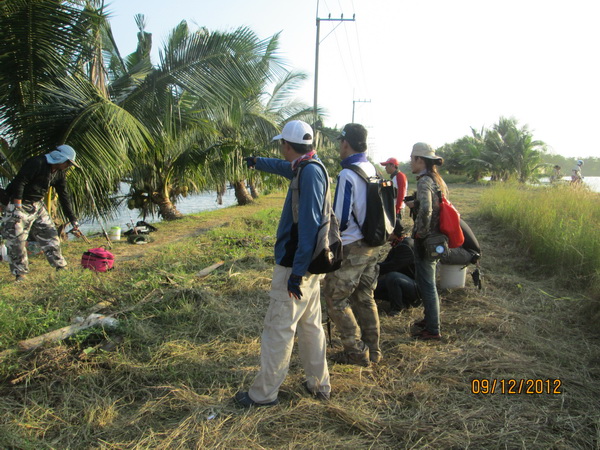 บรรยากาศการเรียนการสอน ยามเย็นครับ  ห้องเรียนที่มีอยู่ข้างบ่อพร้อมกับธรรมชาติครับ