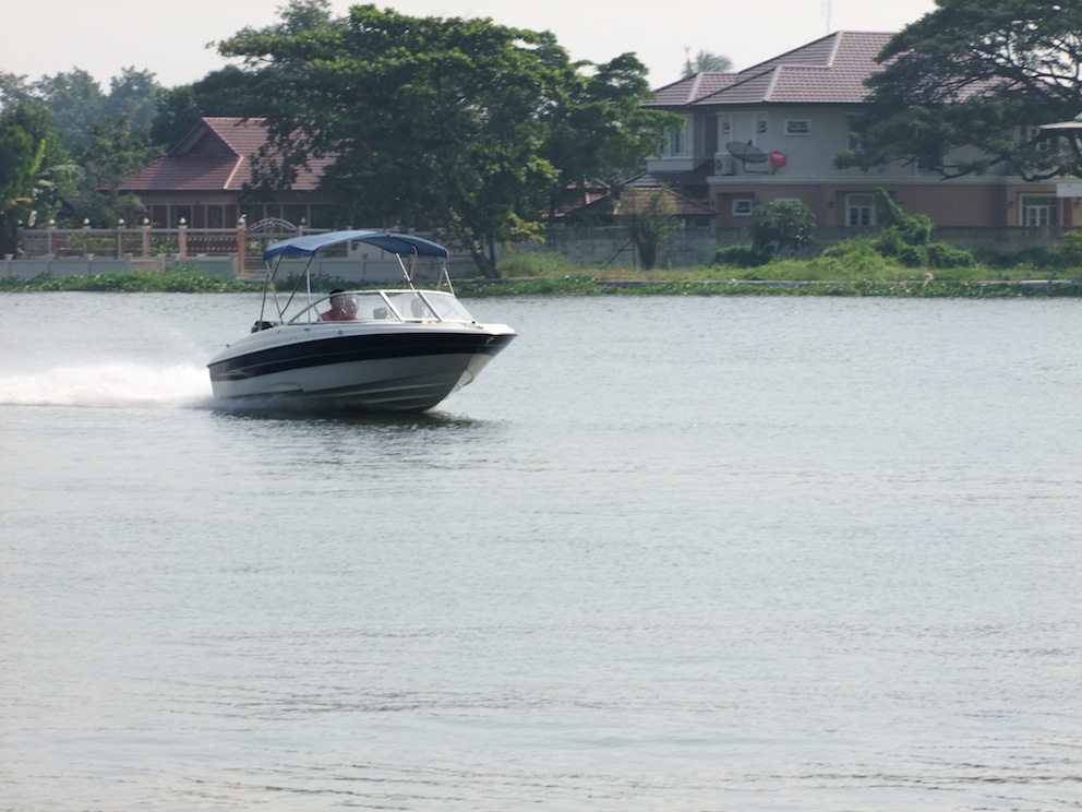 ลำนี้ของโปรจิระครับ Bayliner 18 ฟุต 125 แรง  :smile: