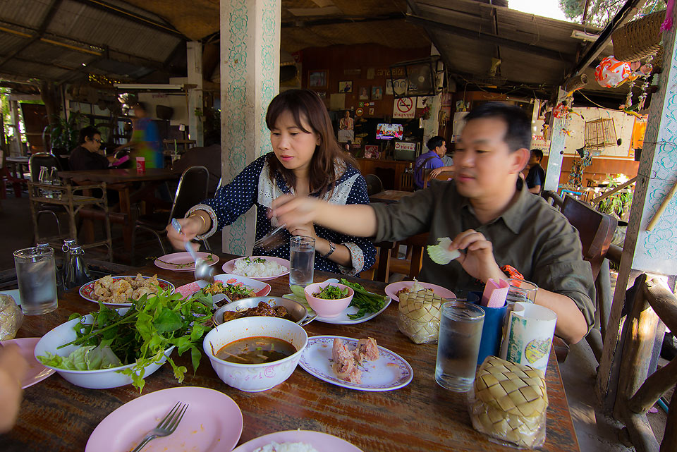 ++ร้านต้นยาง....กลางเมืองเชียงใหม่....อาหารอร่อย..ขอบคุณโปรกานต์นะครับที่ช่วยบอกเส้นทางให้