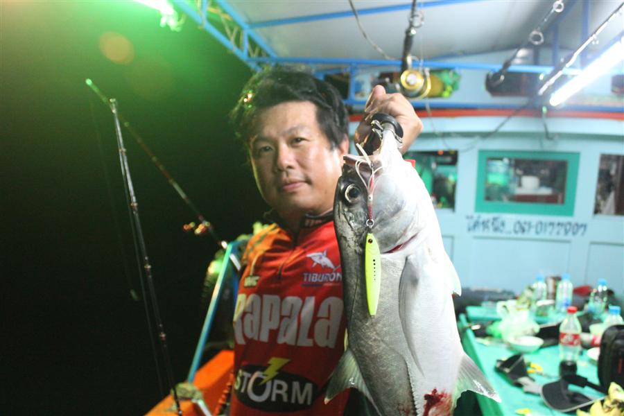 โดนเหมือนกัน WILLIAMSON HERRING JIG 75 g เรืองแสง :grin: :grin: :grin: