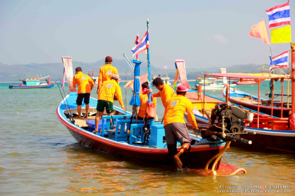 เริ่มแล้วครับ...เรือนุจรีย์ นำโดยกัปตันยาย่า ฉายากัปตันพันกัง

ปีนี้เค้าบอกขออกเป็นลำแรก...เดี๋ยวไ