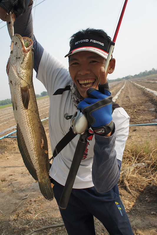 [b]ยิ้มออกเลยนะ รอดกันหมดละ ว้า.....แกล้งใครละทีนี้เรา[/b] :laughing: :laughing: :laughing: :laughin