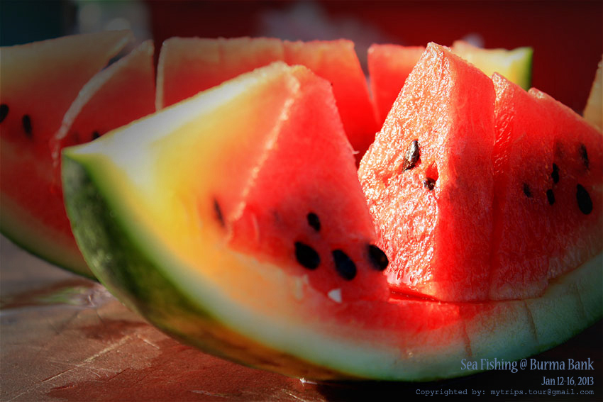 ...กับแตงโมที่สดและเย็นฉ่ำ :umh:
(Subtitle: Fresh & Cool water melon) 