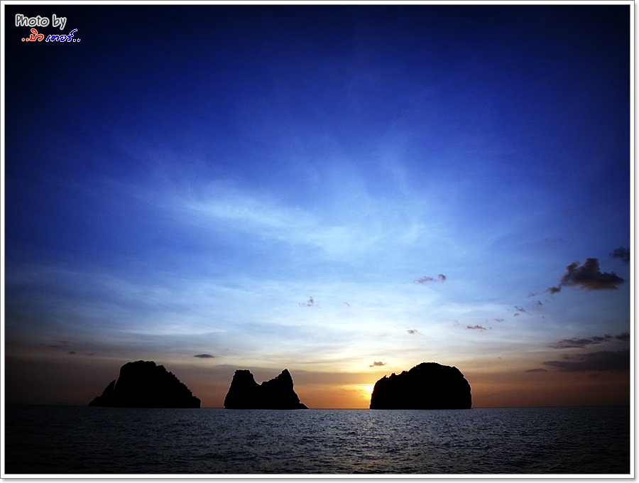  [b] เกาะ 3  

อดีตหมายหน้าดินกลางคืน เคยรุ่งเรืองเมื่อหลายปีก่อน [/b]