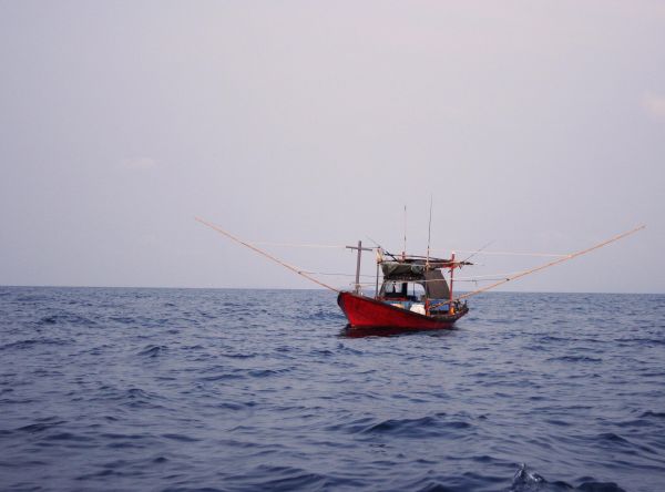 
รุ่งสางสว่างแล้ว
ต้องรีบแจวไปมัตตาโพน
เรือรบจมกองใหญ่
