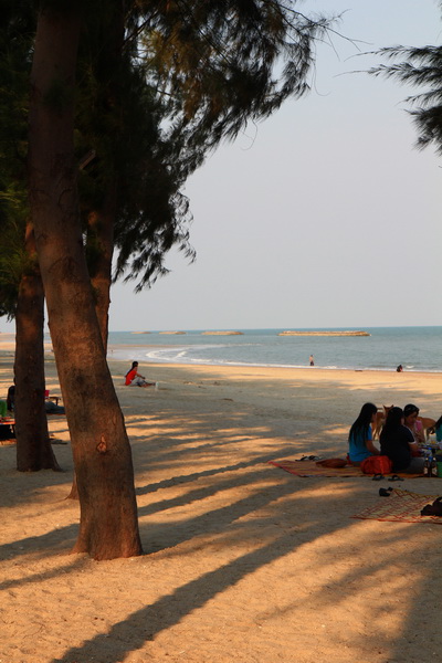  [b]หาดเจ้าสำราญ สถานที่สะอาด สงบเงียบดีครับ ผ่านมาอย่าลืมแวะนะครับ  ที่สำคัญอาหารราคาไม่แพงมากด้วย[