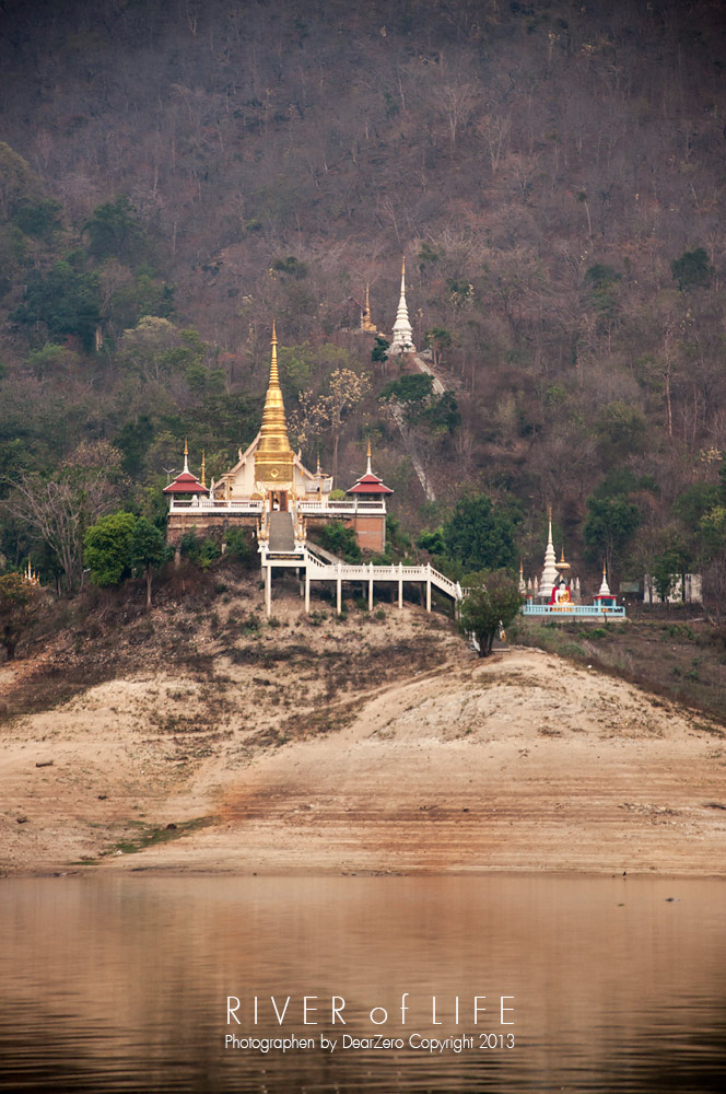  [b]สวัสดีครับน้าๆทุกท่าน  พอดีงานเข้านิดหน่อย   ขออภัยด้วยครับ

มาต่อกันที่วัดพระธาตุแก่งสร้อยอีก