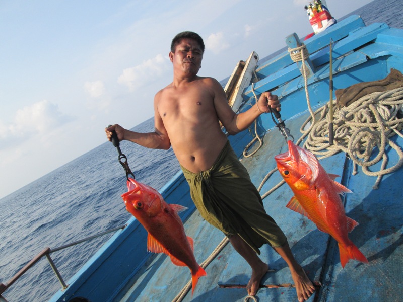 ไกด์พม่า กับปลาสีทอง  :grin: