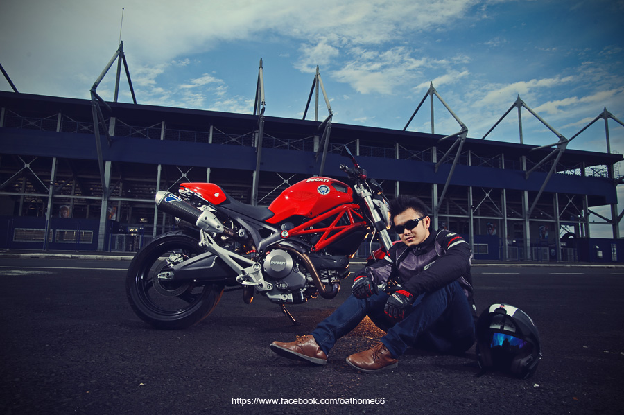 นายแบบบ้างครับ พอดีอยากได้ภาพไปส่งประกวดของ ducati เลยน้องมาเป็นนายแบบให้.... :cheer: :cheer: :cheer