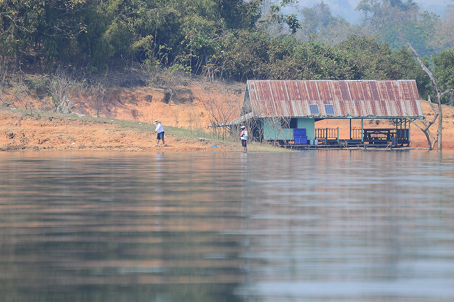 วิ่งเรือมาหน่อยเจอใครไม่รุจอดเรือขึ้นฝั่งตีเลย แวะดูสักหน่อยดีกว่า :grin: :grin: :grin: :grin: