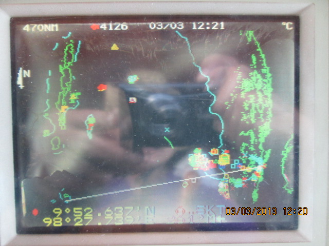 ....GPS ของเรือ....
....สังเกตเห็นจุดแดงๆ ใหญ่ๆ ใกล้หมู่เกาะอันดามัน มั๊ยครับ!!!!....
....น่านล่ะ 