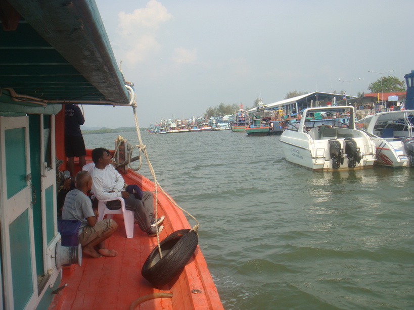 กลับถึงท่าเรือ ด้วยความแฮบปี้  ถึงจะได้ปลาไม่มากนัก  แต่มิตรภาพของคุณอุดมการณ์เดียวกัน ดูเหมือนจะมีค