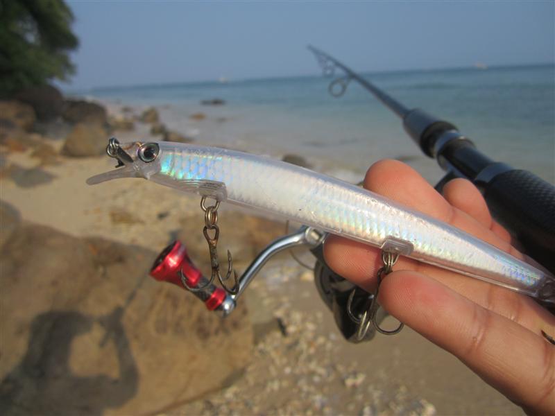  :cheer: ลองตัวนี้ดูซิ  RAPALA MAX-RAP 13 สีรอกจนเป็นสีใหม่เละ ( สีสวยดีเหมือนกันเฮ่ะ )