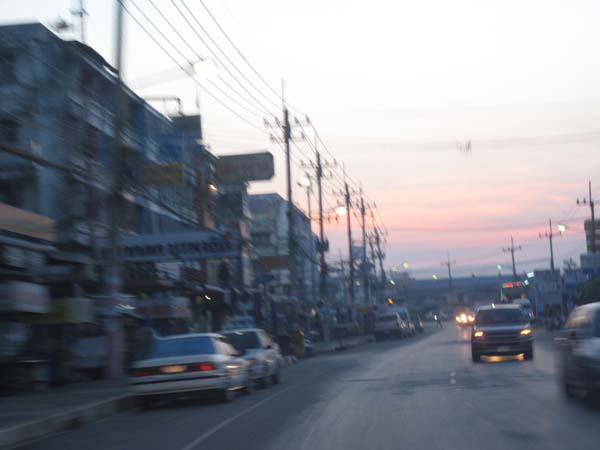 ผ่านตลาดบาดบางวัว อากาศดีครับ