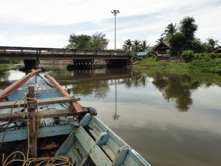 ดูเรือสวยๆมาเยอะ แต่ดูหัวเรือที่เรามาครับ ไม้ผุเกิบหมดแล้ว ออกไปเจอะคลื่นแรงกลัวเรือแตกจริง

และก็