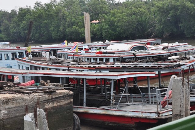 ออกจากบ้านประมาณ20นาทีก็มาถึงท่าเรือพระสมุทร