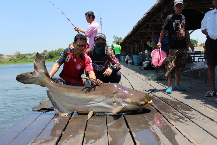 บึงสำราญ กับบึกใหญ่ๆ