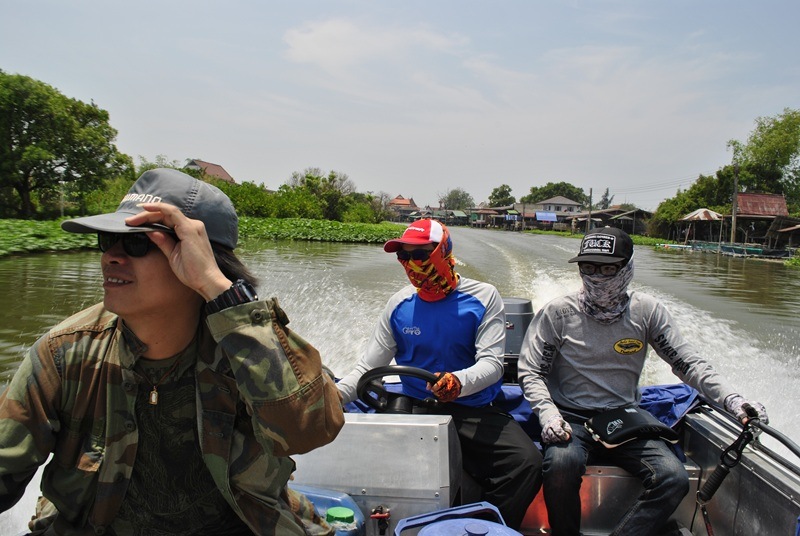 บรรยากาศ 2 ฝั่งคลองทำให้พวกเรามีความสุขมาก ถึงจะยังไม่ได้ปลากันก็ตาม