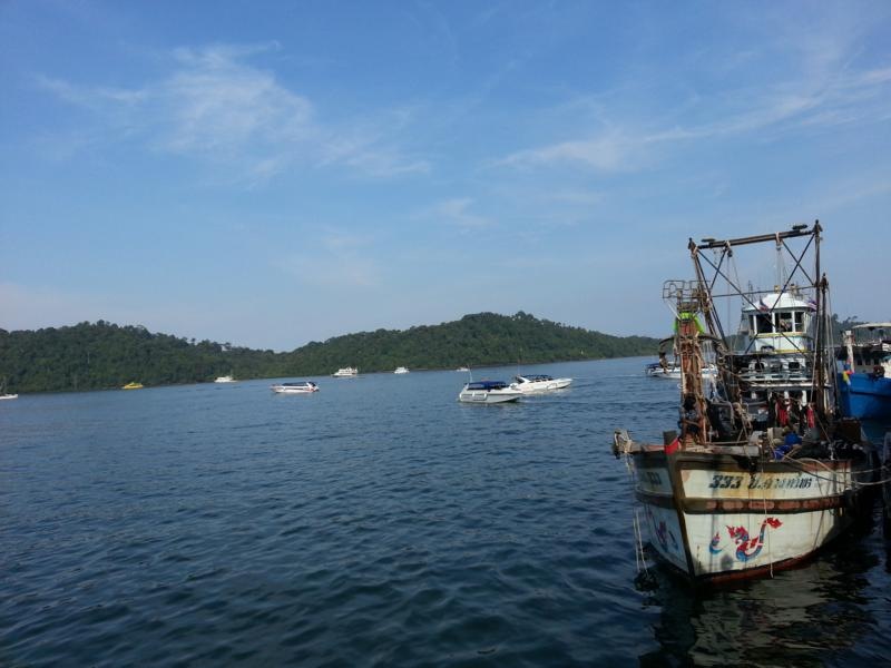 บรรยากาศที่ท่าเรือยามเช้าครับ