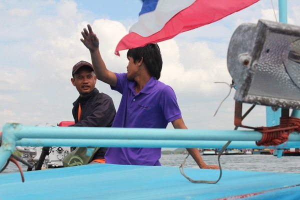 เรือจอดอยู่ข้างนอกคับ :tongue: :tongue: