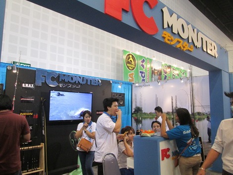 มาถึงบูทของคัน FC Monster  คันเบ็ดของ  FC Monster เป็นคันที่ราคาไม่แพงคุณภาพดีน้ำหนักเบา และมีพาวเวอ