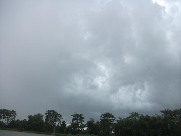 วันอาทิตย์นี้ อากาศที่ชลบุรี ไม่แจ่มใสเลย ครึ้มฟ้า ครึ้มฝน ตลอดทั้งวัน

แต่นัดกับ อาจารย์ลพไว้แล้ว