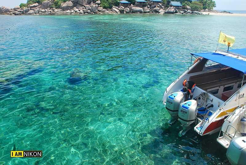 น้ำที่นี่ใส และปลาเยอะพอสมควรเลยครับ น่าพกเบ็ดมาจริงๆ  :cool: :cool: