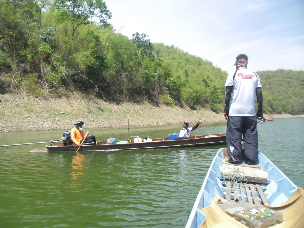 อ้าวท่านราชครู งั๊ยมาปาดหน้าทัพเรือของข้าเยี่ยงนี้เล่า..มิกลัวต้อง อาญาดอกรึ :wall: :wall: :wall: :w