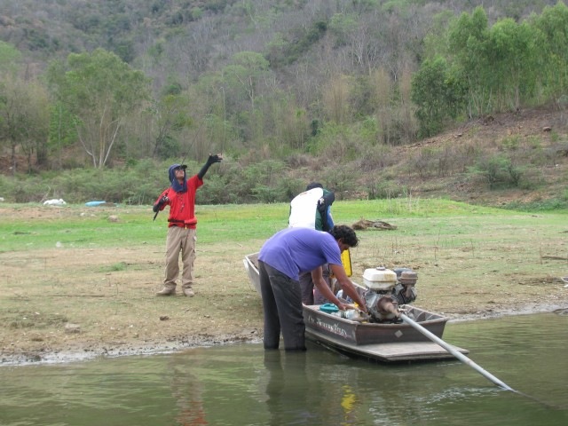 เมื่ออิ่มและพักผ่อนกันพอสมควรก็ลงเรือลุยกันต่อเลยครับ...