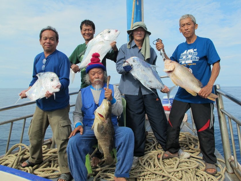 ท่องเที่ยวตกปลาทะเลอ่าวไทยโดย6หนุ่มน้อย