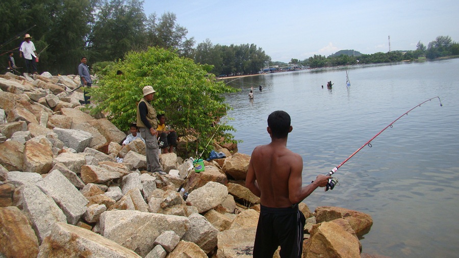   บรรยากาศในการแข่งขันตกปลาชายหาด สวยงามน่าสนใจมั๊ยครับ :laughing: