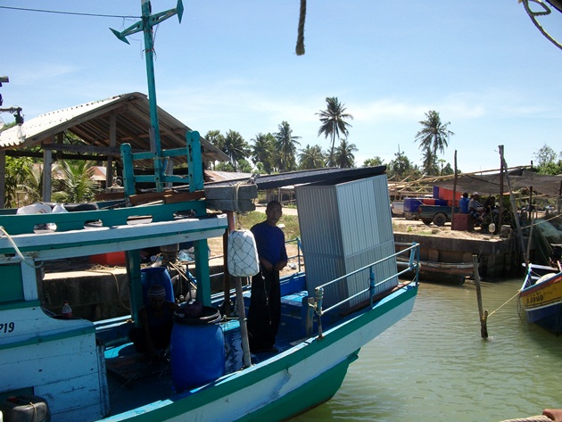 เจอนายหัวรีรออยู่ที่เรือ มาดูแลความเรียบร้อยให้กับไต๋ลูกหมี
                                       