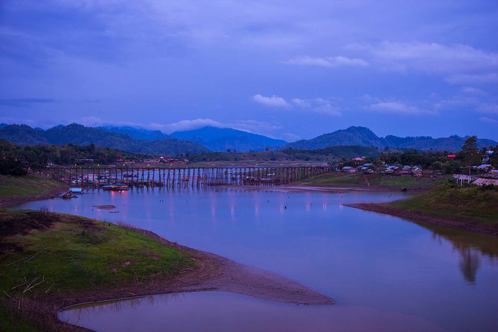 ++สะพานมอญมุมจากที่พัก ซองกาเลียรีอร์ท :blush: :blush: :blush: