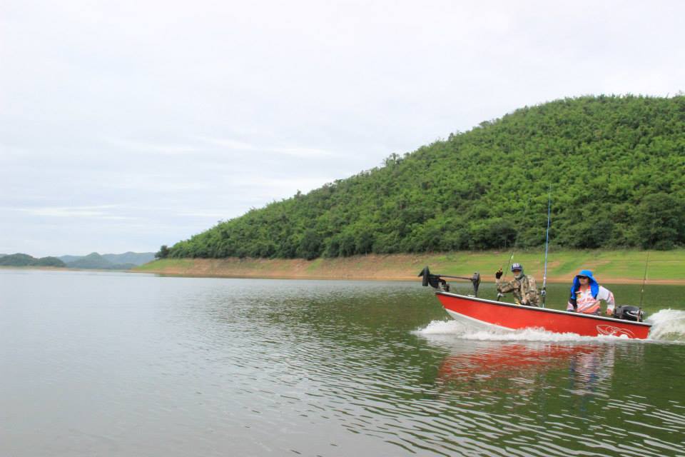 ออกตัวกันแล้วสำหรับงานแข่งเรือแก่งกระจาน :laughing: :laughing: :laughing: :laughing: