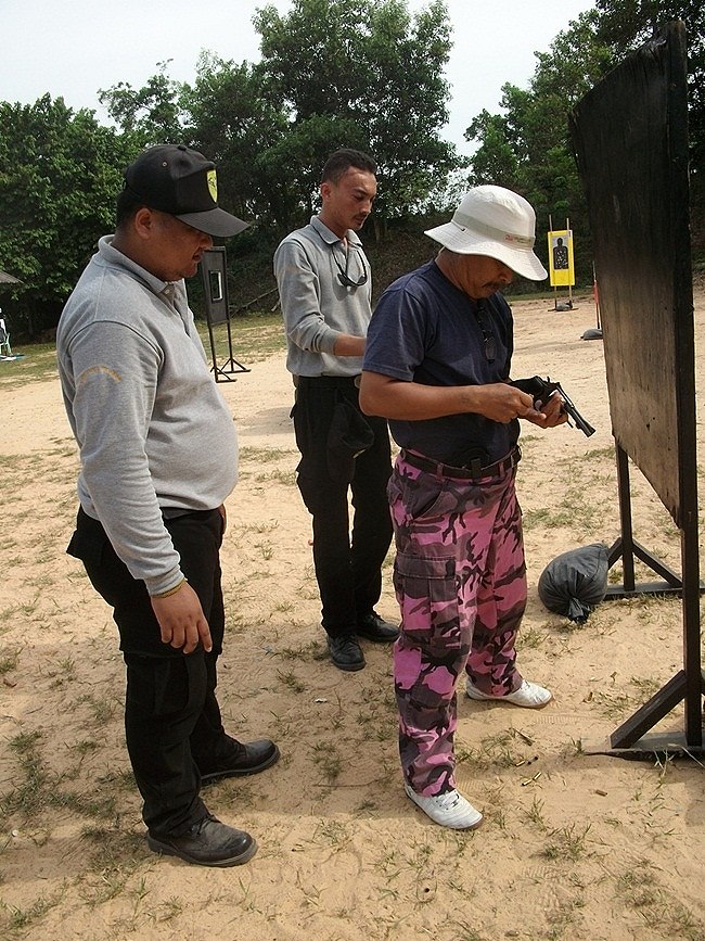 กระสุนหมด  บรรจุกระสุนใหม่