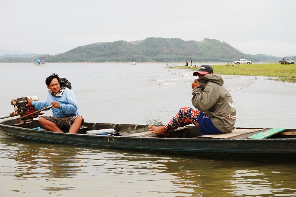 ลำนี้ มีปิดหน้า ปิดตา ไม่รู้ว่าอาย หรือซุ่ม  :laughing: :laughing: