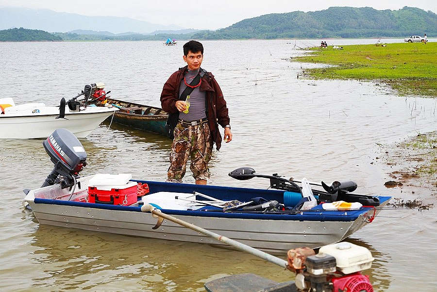 ถึงเวลา ย้ายเรือไปที่ท่าเรือ ของไต๋สายันต์ 