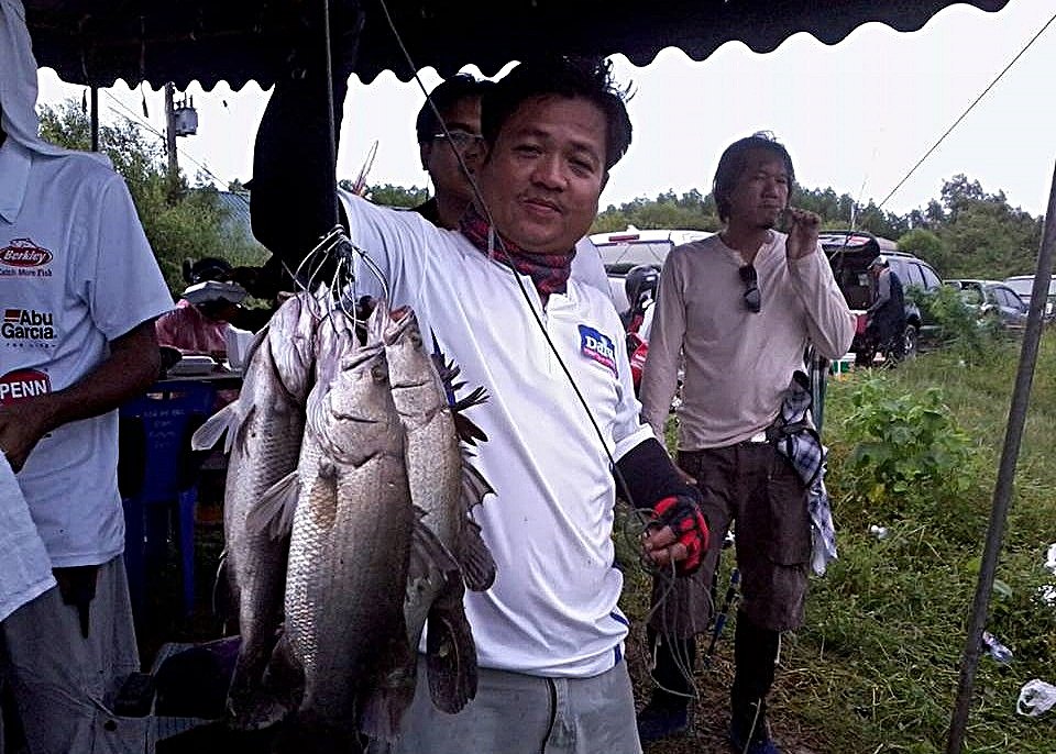 ไม่ติดรางวัล แตได้ปลากันไม่น้อยนะครับ  คนเดียวเลย