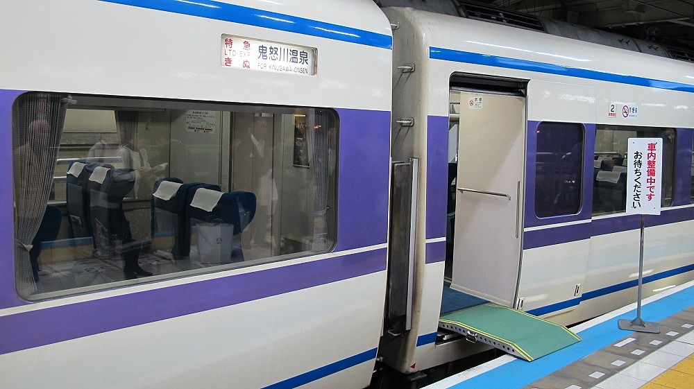  :love:

 [q]
รถไฟ Limited Express SPACIA (ซึ่งเป็นรถด่วน มีค่าใช้จ่ายเพิ่ม 1,120 เยน) ออกจากสถาน
