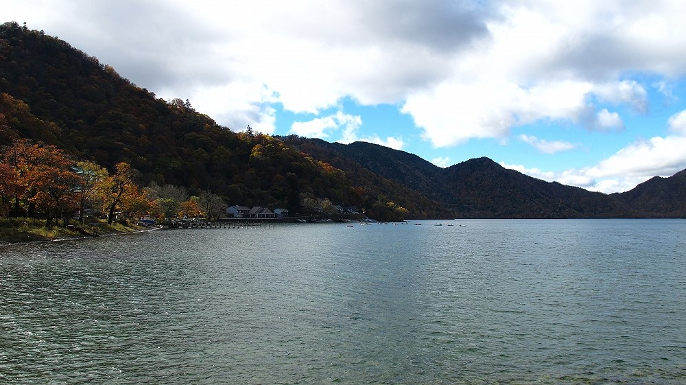  :grin:


 [q]
ถึงแล้วครับทะเลสาป Chuzenji เวลา 9.00 น. เดินเล่น ถ่ายรูปบริเวณทะเลสาป Chuzenji ใ