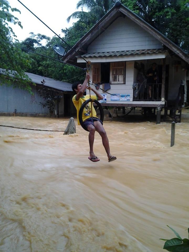 .."น้ำท่วม...ดินถล่ม"...ชาวท้ายเหมืองเป็นอย่างไรบ้างครับ..ส่งแรงใจไปช่วยกันครั