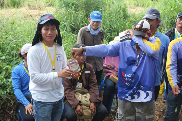 ภาพ จากงาน meeting ครั้งที่ 3 ของชมรมตกปลาจังหวัดระยอง ครับ
งานตกปลาช่อน ตามล่า ปลาหมอสี

วันนี้ 