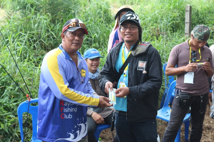 รางวัลพิเศษ ปลอบใจ
 ขอขอบคุณเหยื่อจาก พี่อู๊ดดี้ Udy และ พี่กุ๋ย Tiger lure ที่เข้ามาร่วมงาน พร้อมส