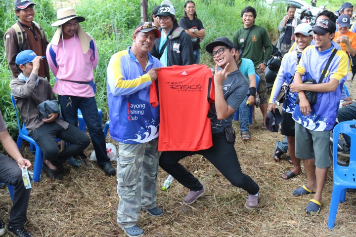 จับรางวัลพิเศษ เสื้อ RYOKO
ขอขอบคุณ บริษัท TRY เฮียยัน ที่เข้าร่วมงานและเป็น สปอนเซอร์ ให้ ครับ 
ข