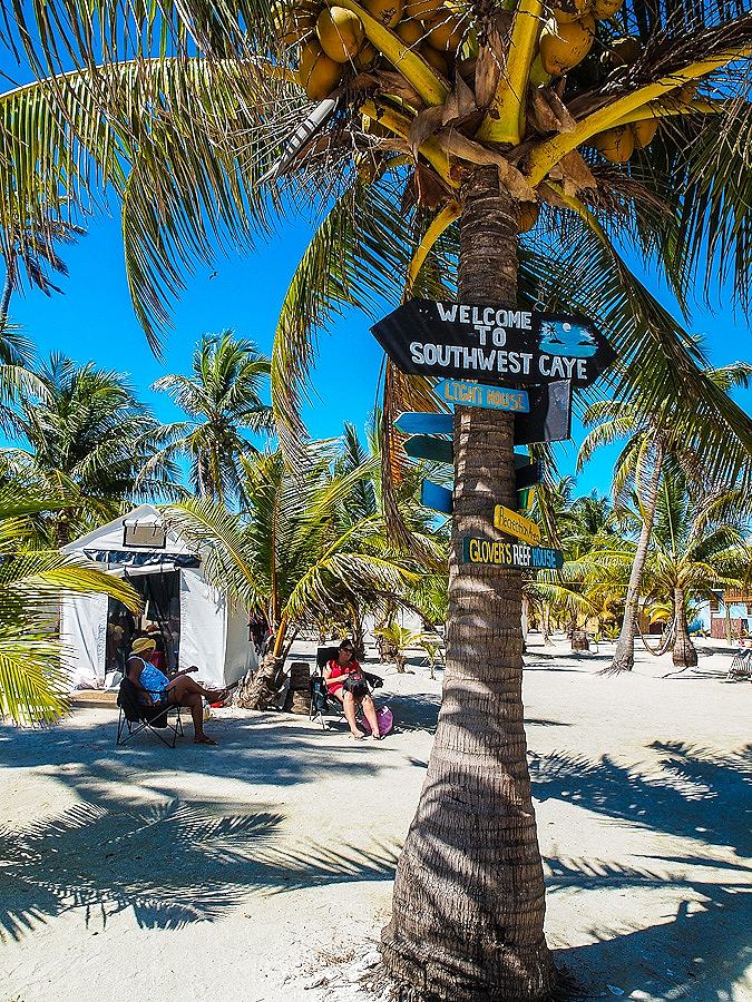 Southwest Caye อยู่บนแนวปะการัง (Atoll) ของ Glover's Reef Atoll กลายเป็นบ้านอีกหลังของผมไปเลยครับ:g